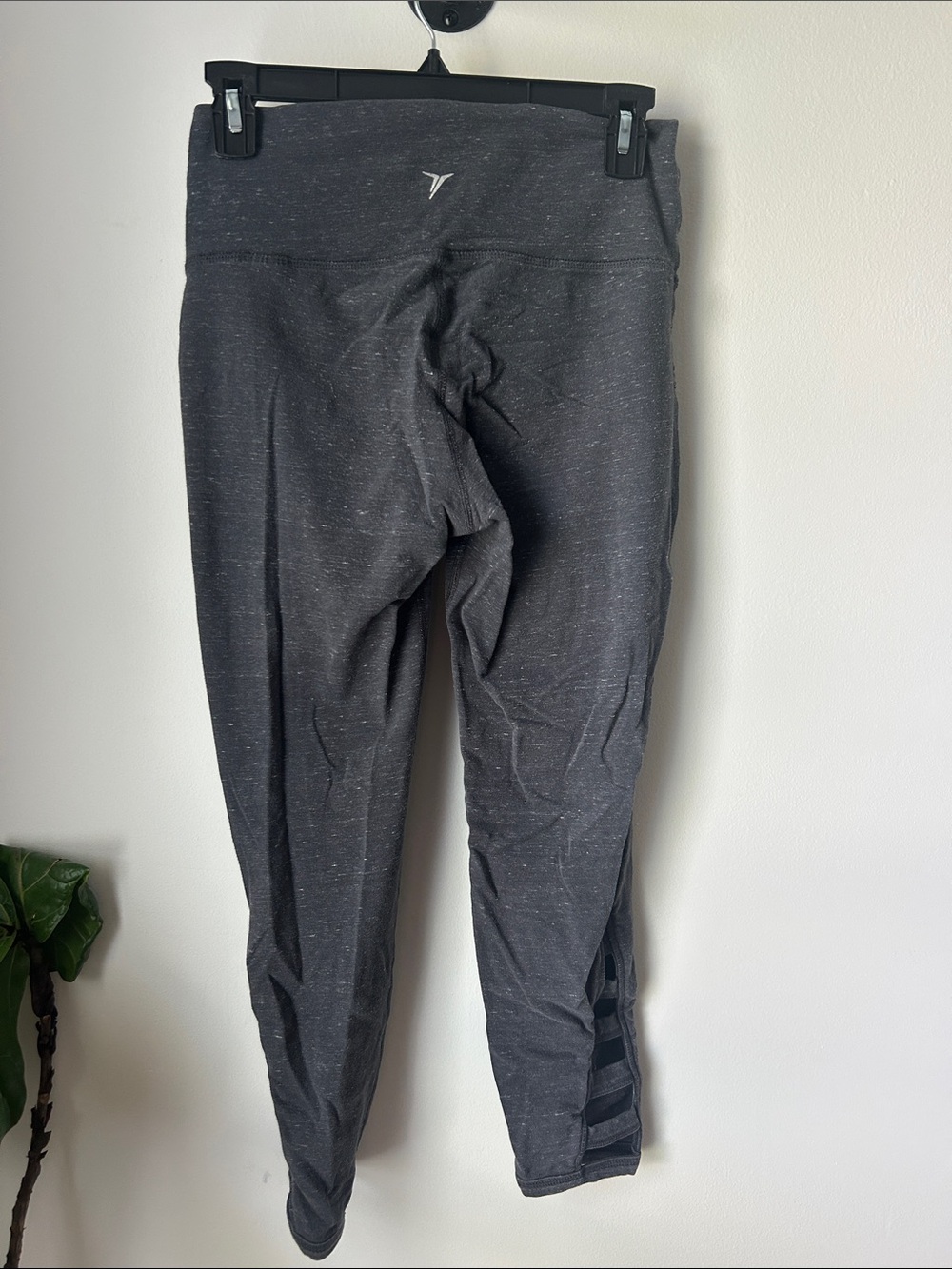 Old Navy Active Heather Charcoal Leggings with Side cutout